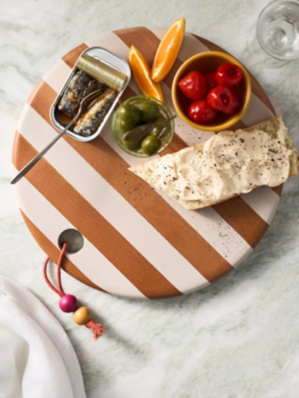 NWT Anthropologie Catania Round Wood Serving Board - Picture 9 of 9